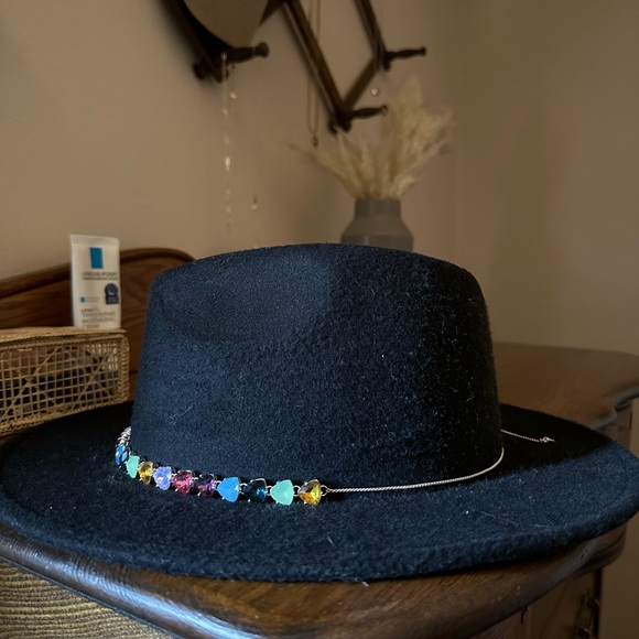 Felt rancher style hat - Picture 2 of 2